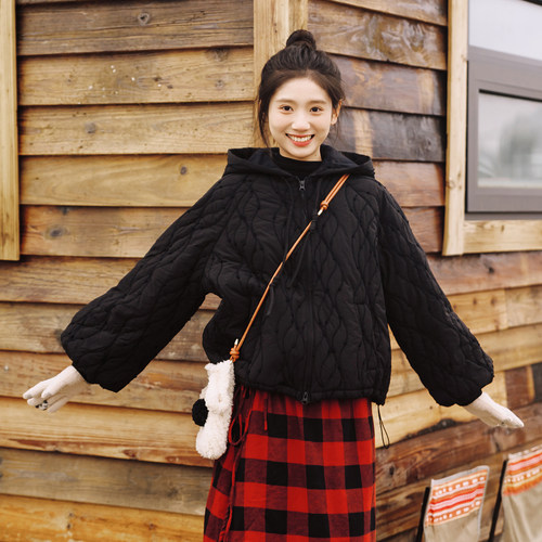 古苔初冬的第一件黑色小棉衣显瘦