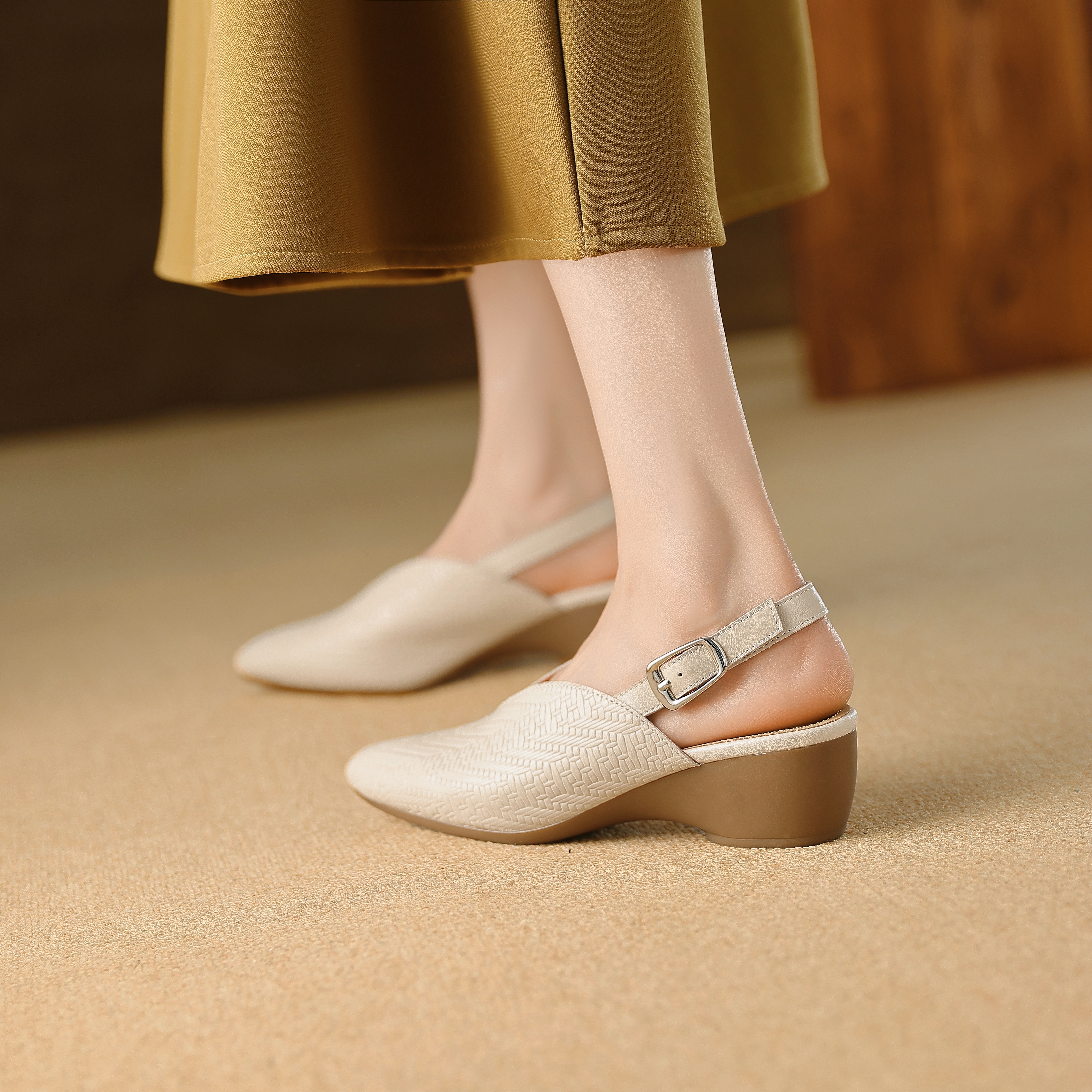 夏季真皮包头坡跟女凉鞋不累脚