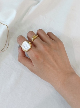 ins 包邮复古金色白贝母戒指女小众设计冷淡风个性夸张搭配热卖