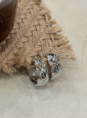 致经典 菱格耳扣小众设计感简约百搭通勤日常耳环耳钉女包邮新品