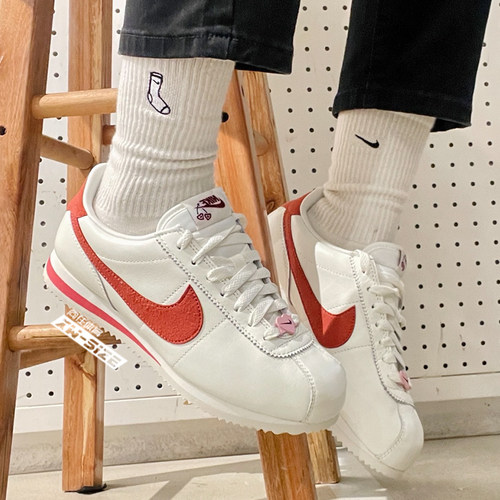 Nike轻便女子系带鸳鸯休闲鞋