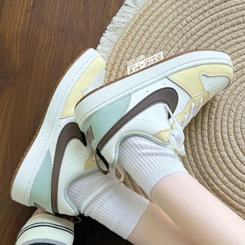 NikeCourt系带女子板鞋低帮