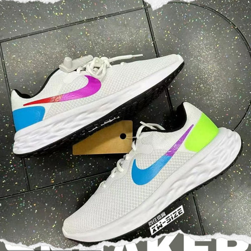 Nike女子跑步鞋缓震透气