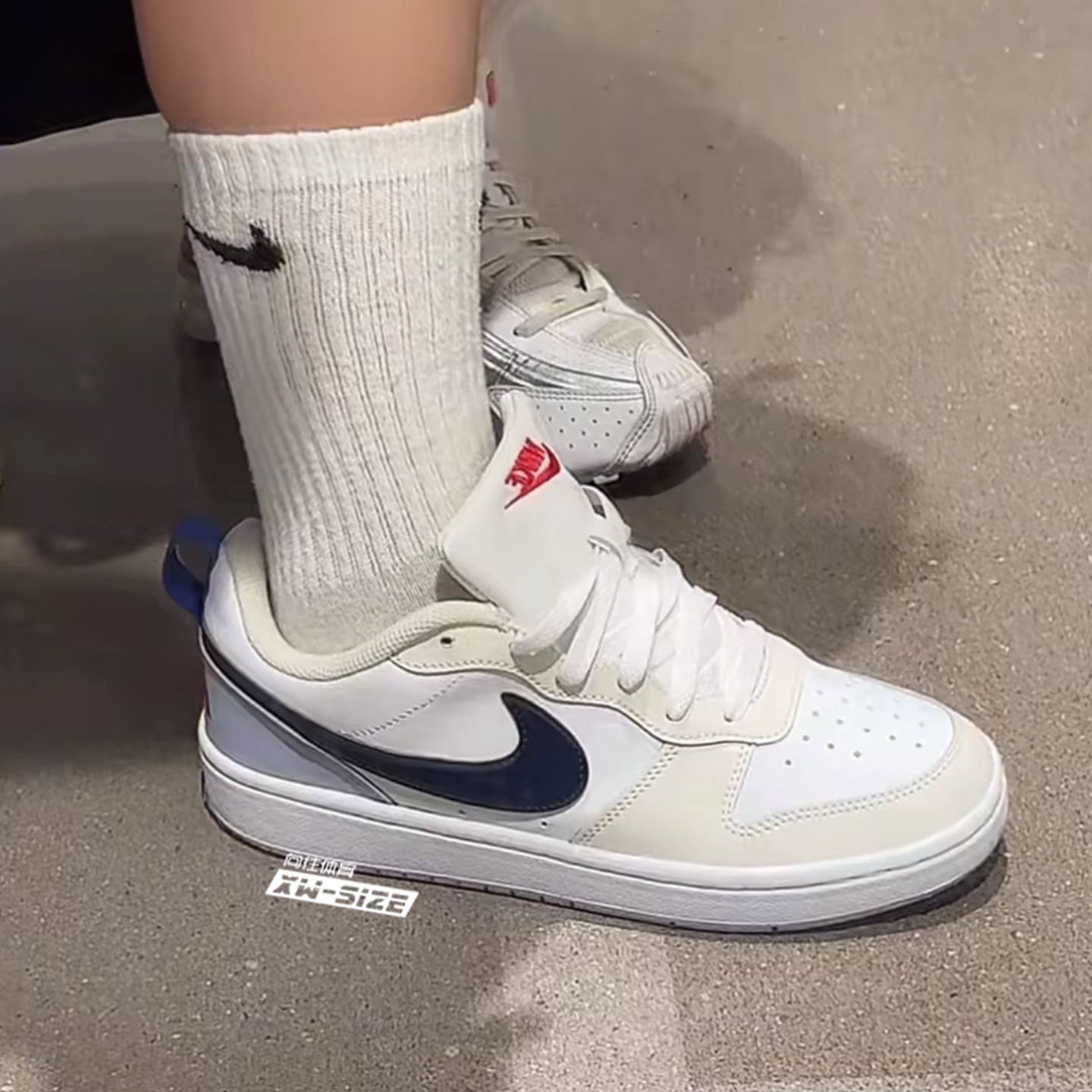 向往体育Nike/耐克Court Borough女子小Dunk休闲板鞋IH4048-001