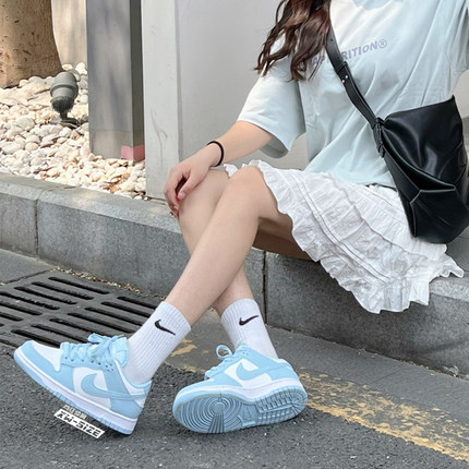 向往体育Nike/耐克Dunk low冰川白蓝女子经典休闲板鞋FB9109-105