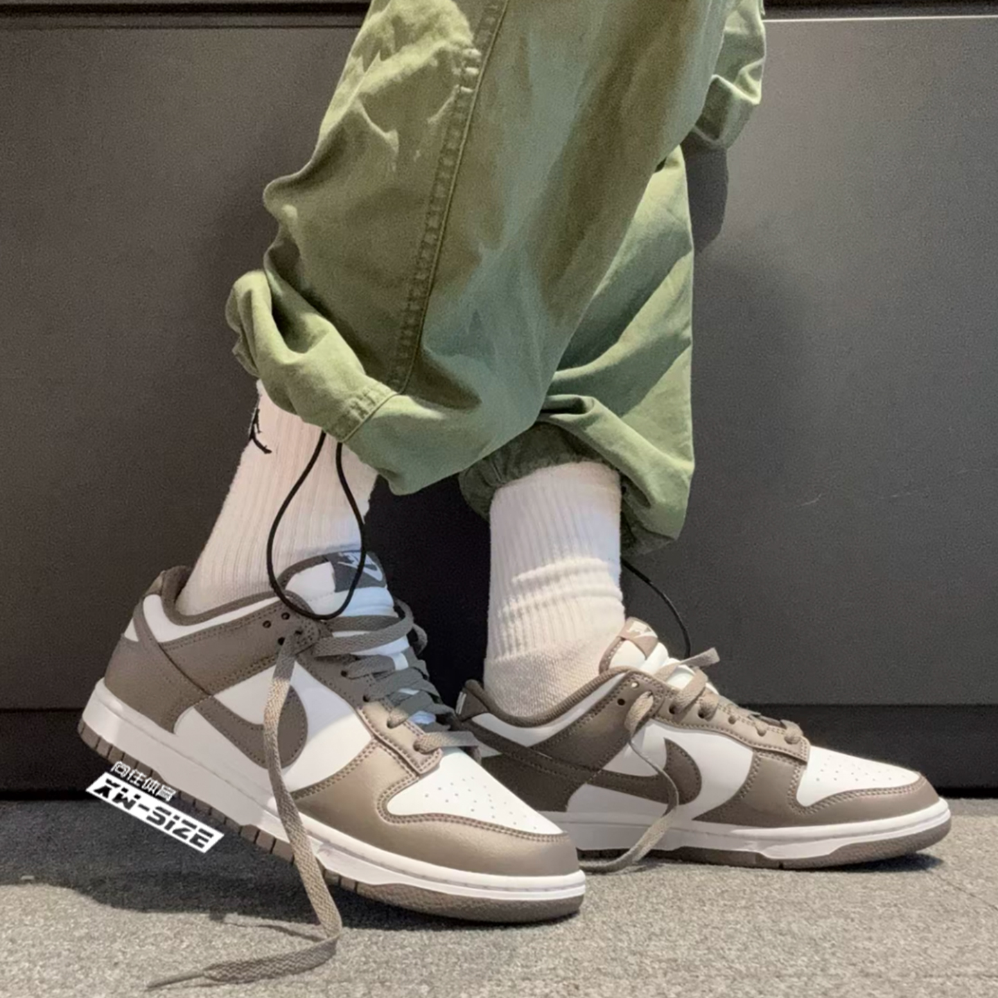 向往体育 Nike/耐克Dunk 男子灰白经典复古休闲板鞋HF5441-111