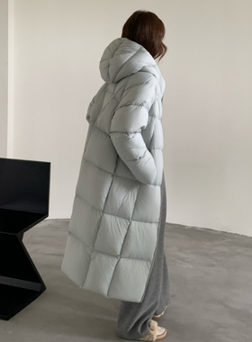 高级感超轻泡芙羽绒服女长款过膝2025新款超好看90白鸭绒外套加厚