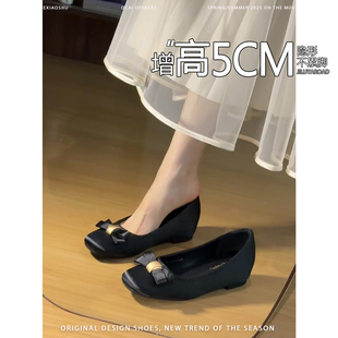 增高5CM温柔风蝴蝶结方头浅口单鞋女2026新款配裙子绸缎玛丽珍鞋
