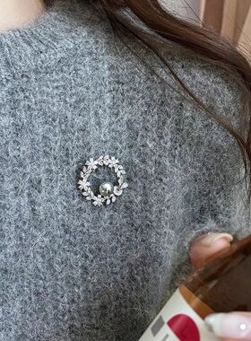 橄榄叶花环珍珠胸针女款