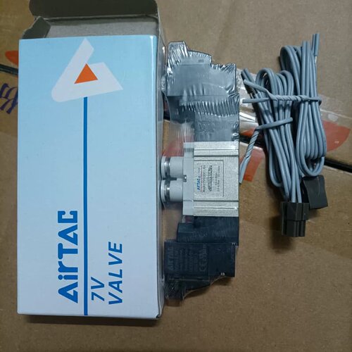 AirTAC电磁阀7V0530CJ04B050，全新原议价