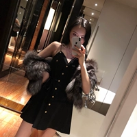 Mùa xuân 2019 phụ nữ mới khí chất phụ nữ ins gió cảm giác cổ chữ V sling kim loại khóa thắt đáy váy - Cộng với kích thước quần áo quần đùi nữ