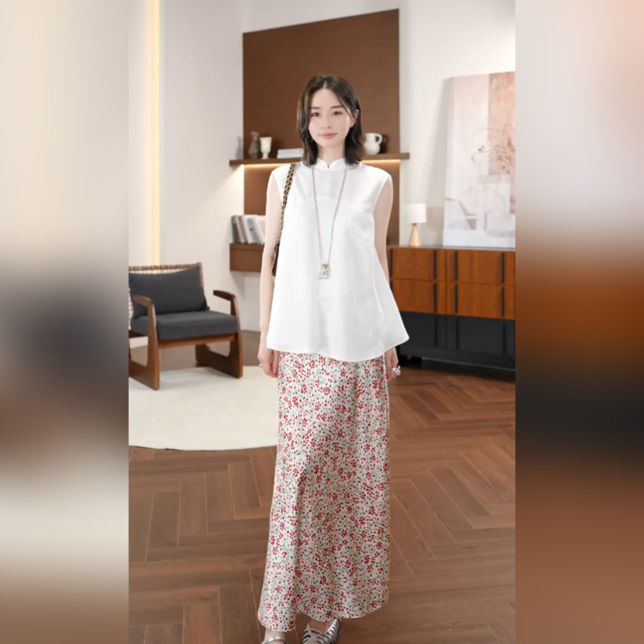 邱莹莹 "肌理真丝"100%桑蚕丝冠乐绉拼接2026夏季纯色无袖衬衫女
