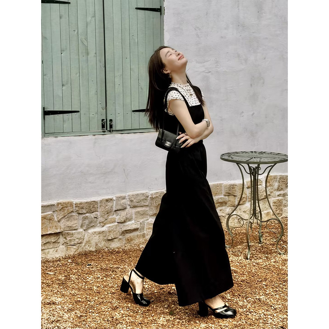 邱莹莹HELA AOMI "小妖精背带裤"垂感无袖背带直筒阔腿连体裤