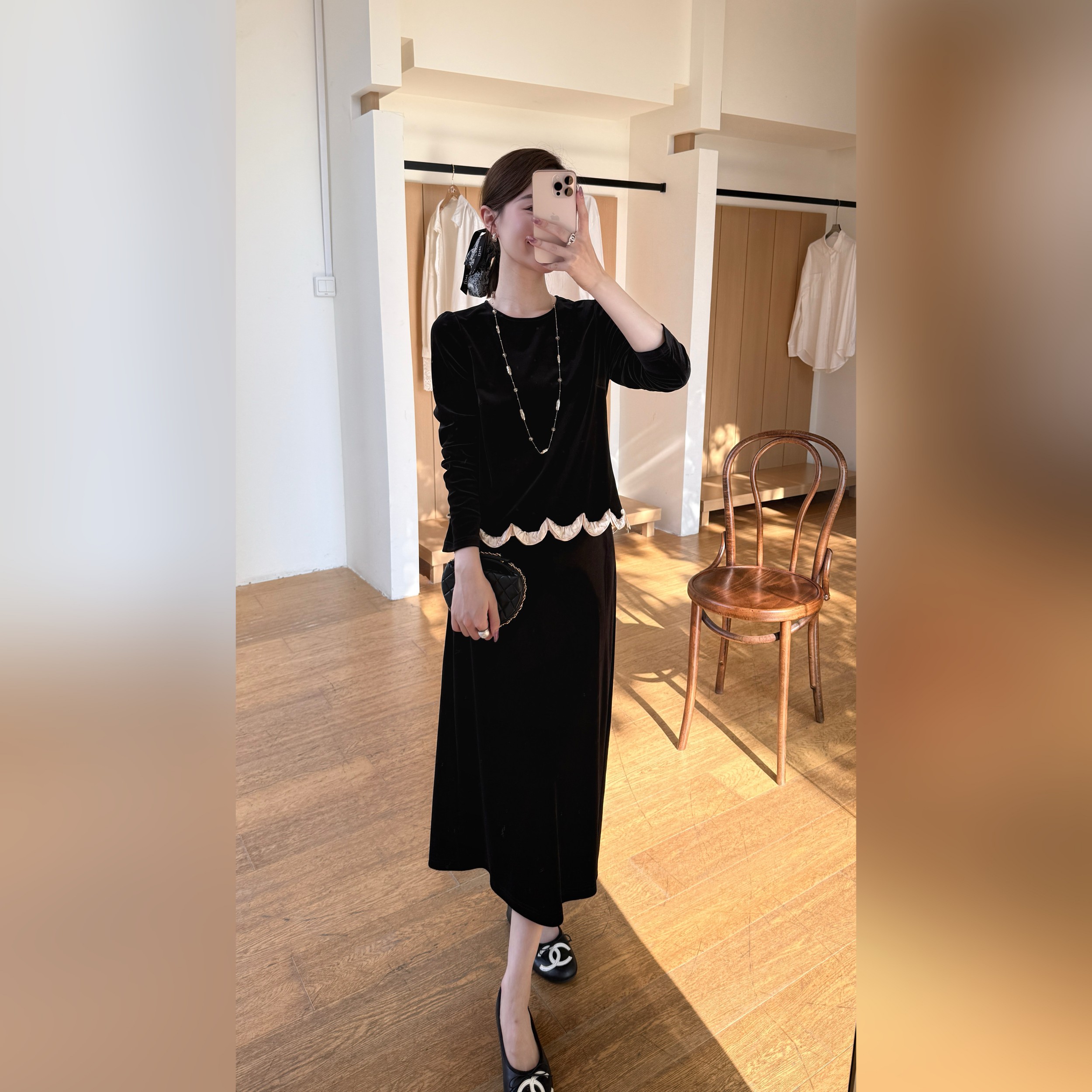 邱莹莹“香香丝绒”柔光感拼接荷花边衬衫半裙套装女装秋季两件套