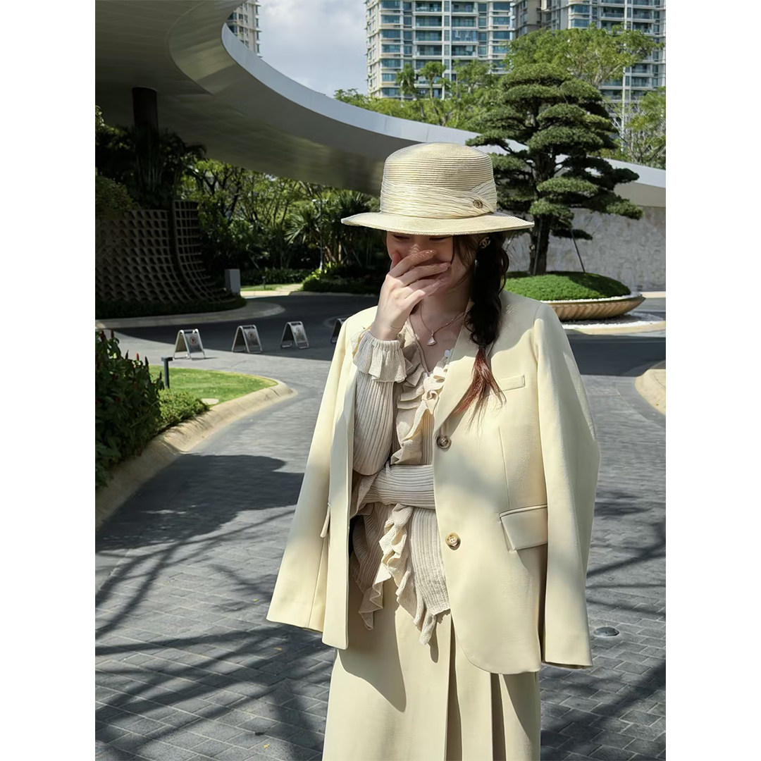 邱莹莹 ”香蕉黄.贵气千金“宽松西装休闲设计感外套