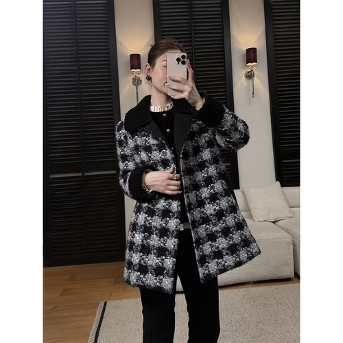 邱莹莹 HELA AOMI “奈尔.山茶95鹅绒”可溯源绵羊毛羽绒服