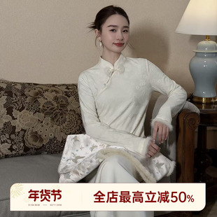 邱莹莹 HELA AOMI “醋酸羊毛.梅香引蝶”新中式斜襟小立领T恤