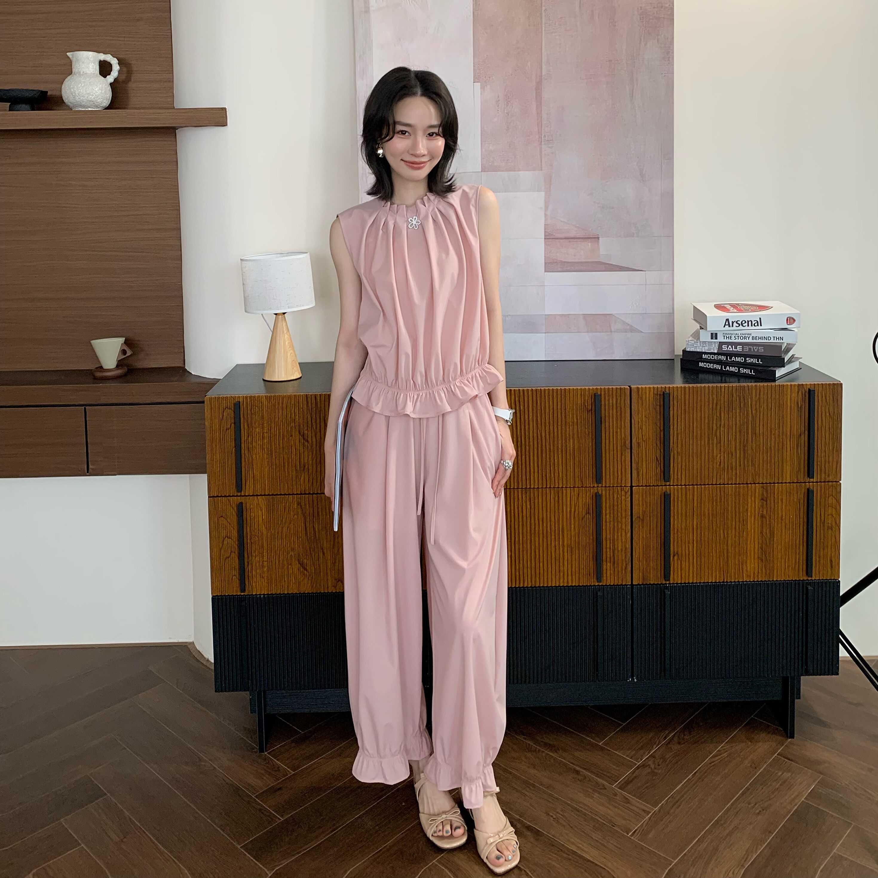 邱莹莹 "灯笼套装"设计感无袖拼接褶皱纹理衬衫松紧腰休闲裤套装