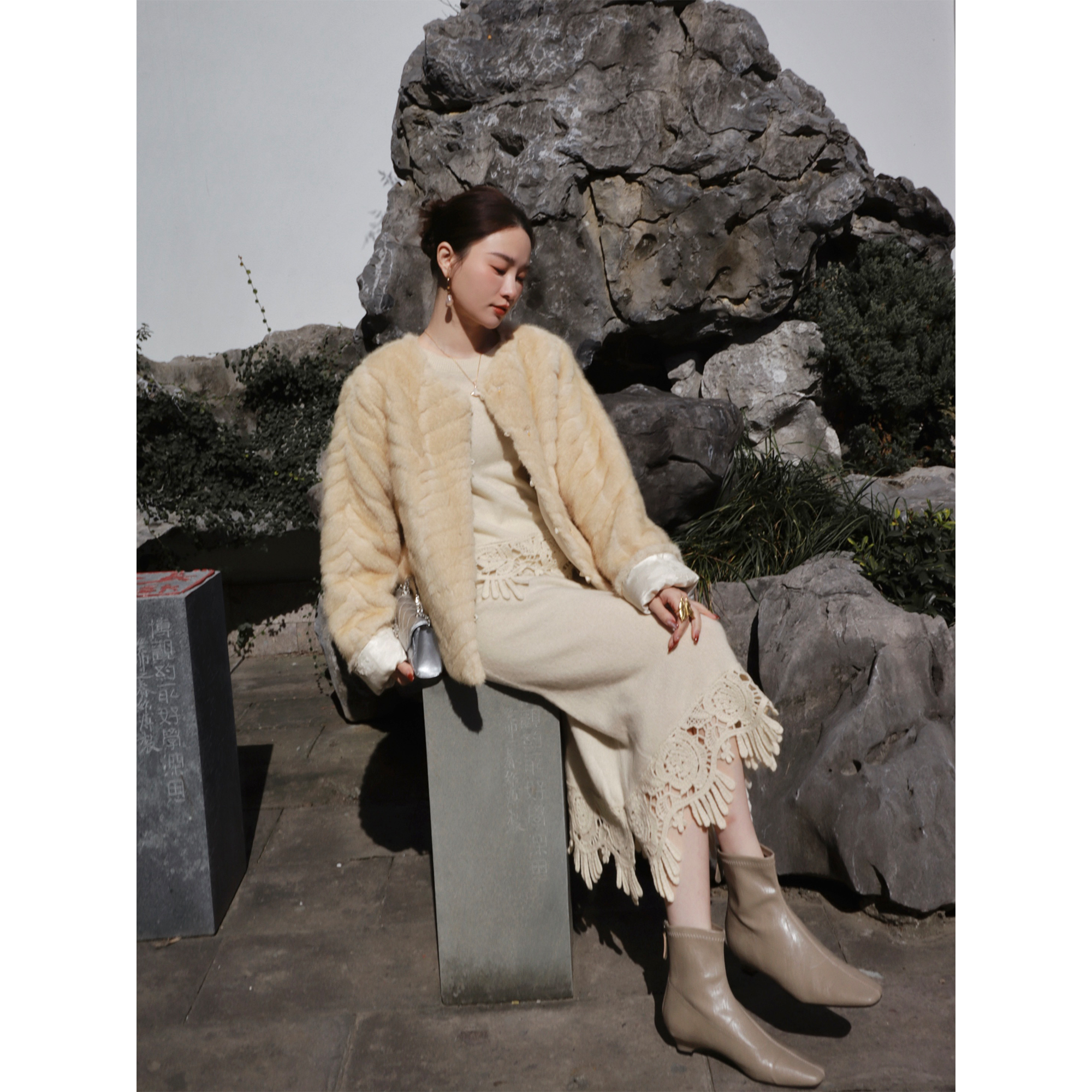 邱莹莹 HELA AOMI “钩花套装”绵羊毛74%+山羊绒骆驼绒套装