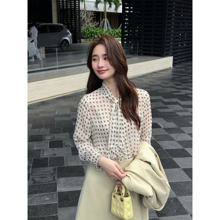 邱莹莹 HELAAOMI ”顺纡腰果“法式飘带印花高级感显瘦衬衫