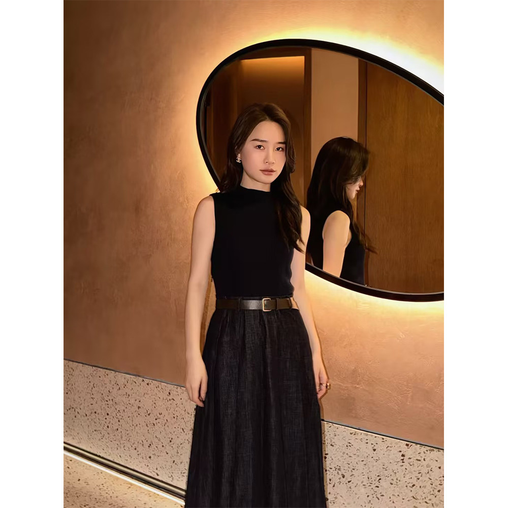 邱莹莹 HELAAOMI &rdquo;蓝调牛仔&ldquo;系带修身针织拼接牛仔无袖连衣裙