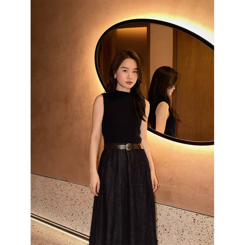 邱莹莹 ”蓝调牛仔“系带修身针织拼接牛仔无袖连衣裙