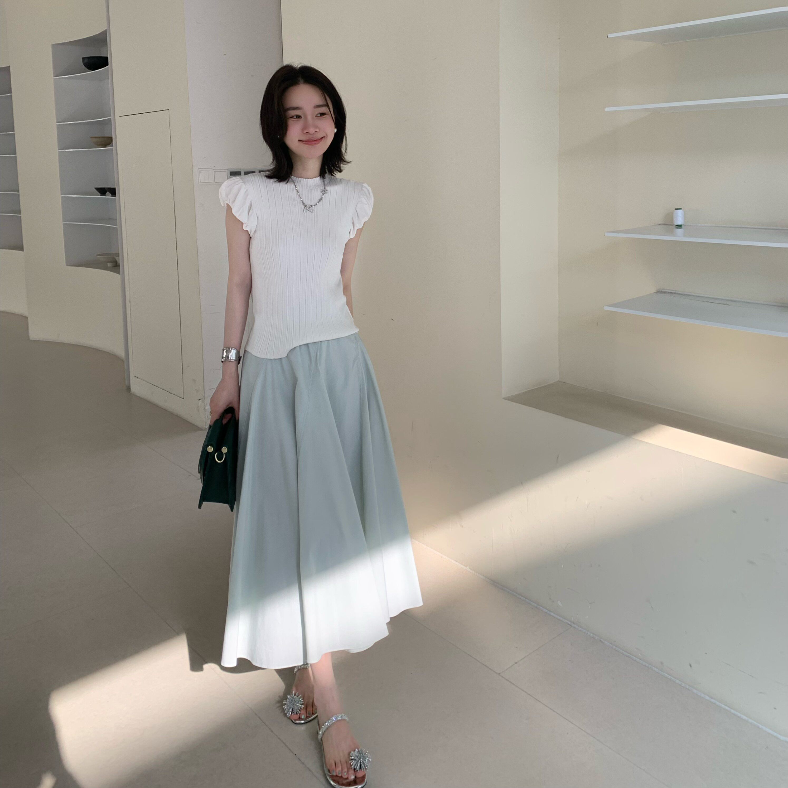 邱莹莹 “花苞针织”圆领立体坑条百搭拼接小飞袖纯色套头针织衫