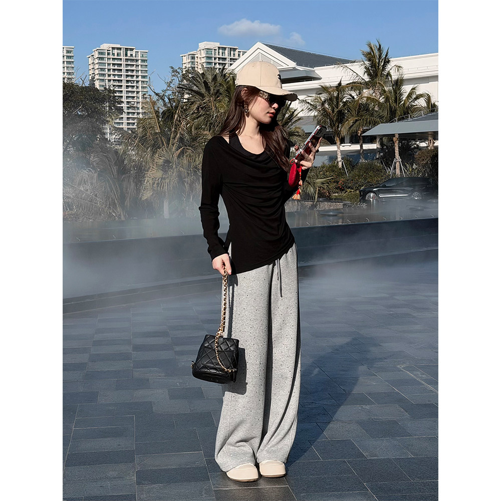 邱莹莹HELAAOMI “挂脖荡领醋酸针织”72%莱赛尔+醋纤蕾丝T恤