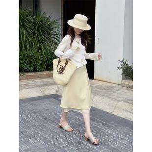 邱莹莹 HELAAOMI “烟花毛衣“54.4%绵羊毛+莱赛尔山羊绒针织衫