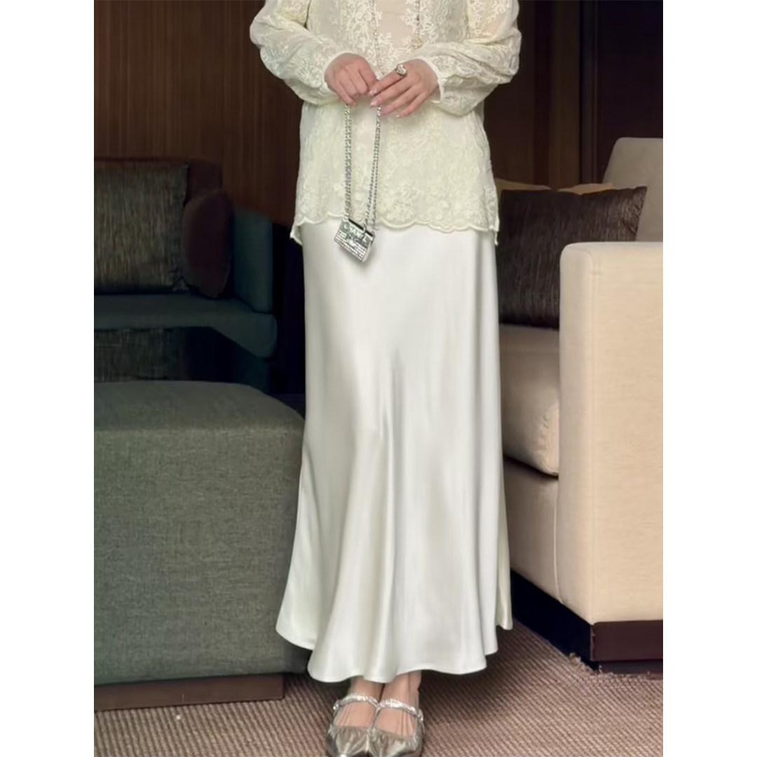 邱莹莹HELA AOMI “斜裁醋酸半裙”73.7%醋酯纤维高腰半身裙