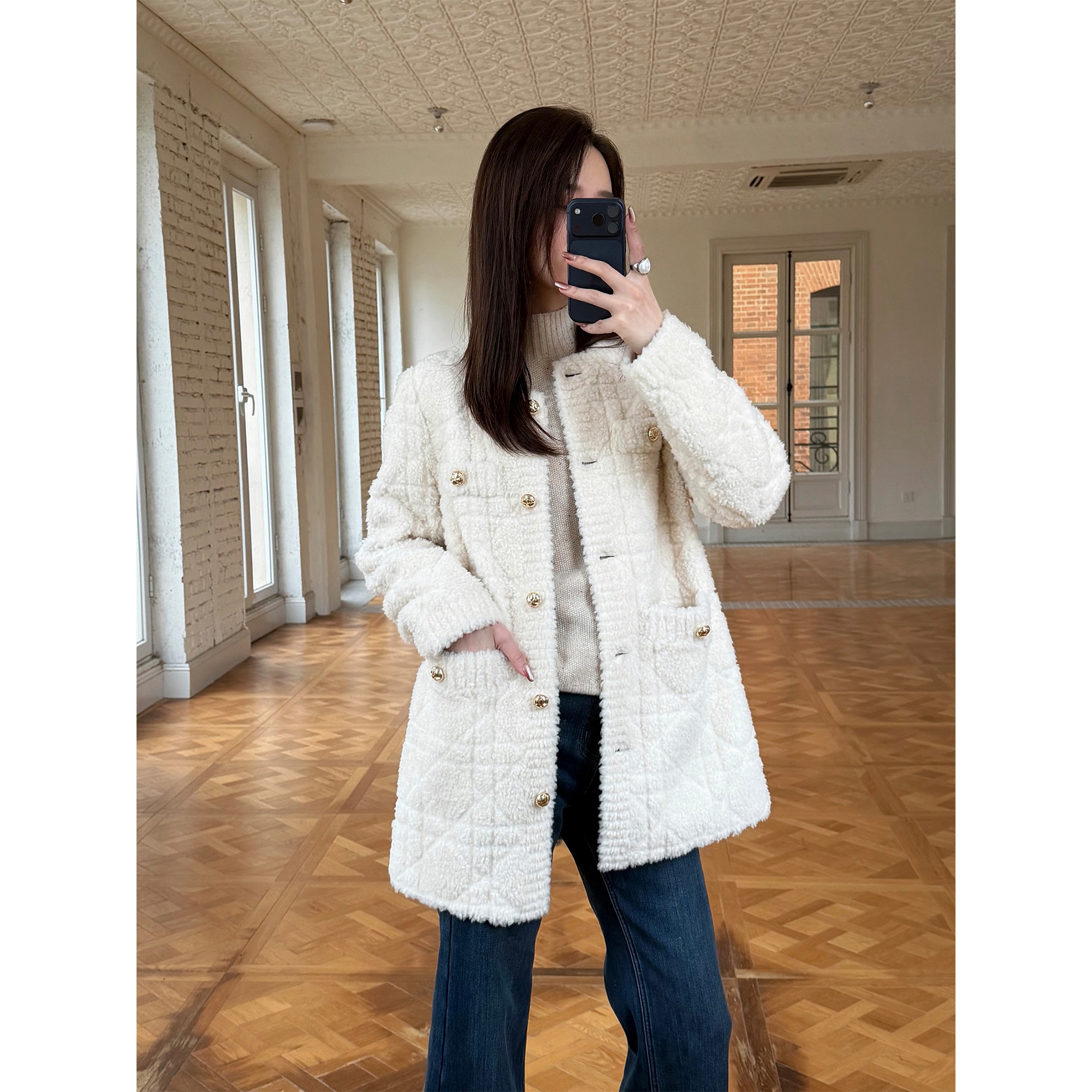 邱莹莹 HELA AOMI “菱格小香”绵羊毛100%软糯圆领直筒版皮草