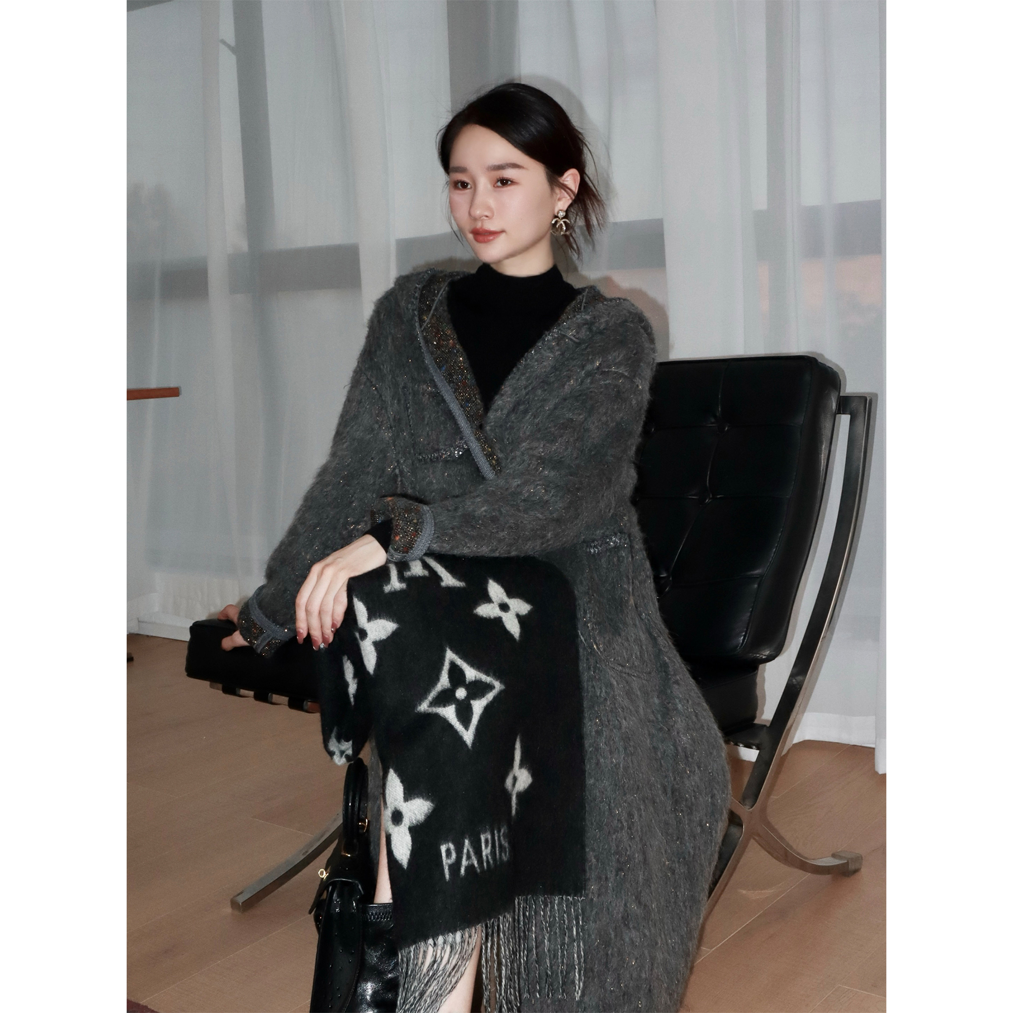 邱莹莹HELA AOMI“彩宝系列”绵羊毛马海毛混纺弹性休闲连帽大衣