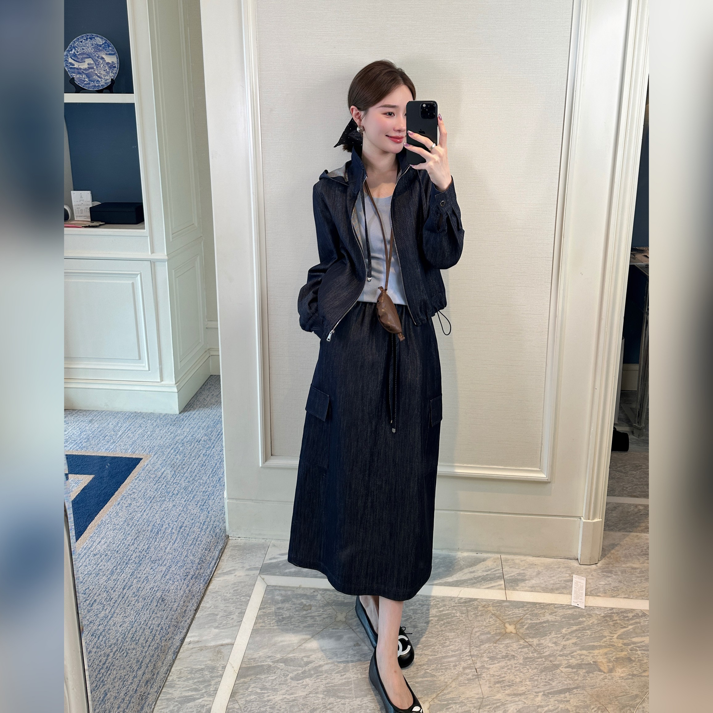 邱莹莹 "丝绵亮丝套装"亮丝牛仔连帽外套中长款半身裙套装女装秋