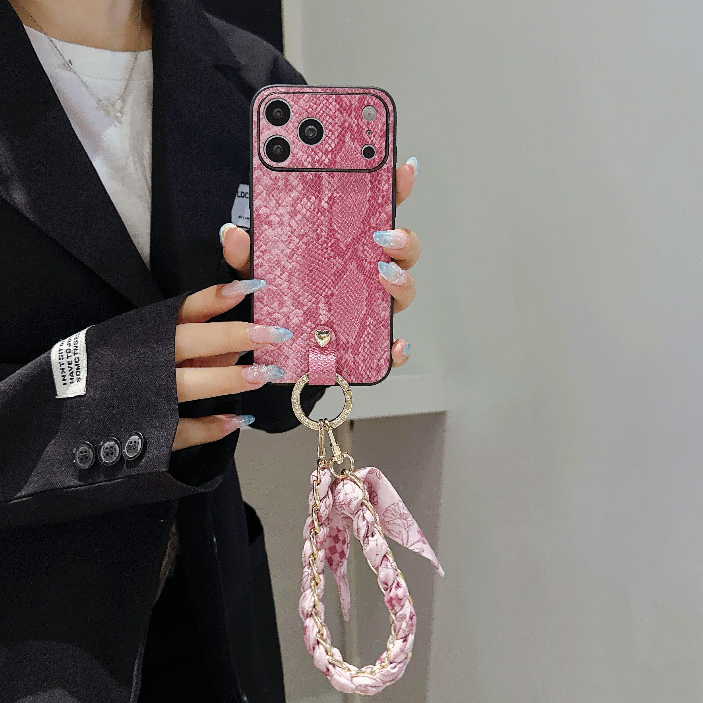 适用苹果17/16promax手机壳丝巾手提iphone15/14/13华为mate80可背pura90promax斜挎