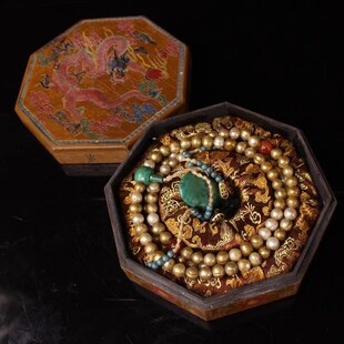 清代仿古 宫廷御用珍珠朝珠 配手绘漆器盒一套 东珠1厘米小珠