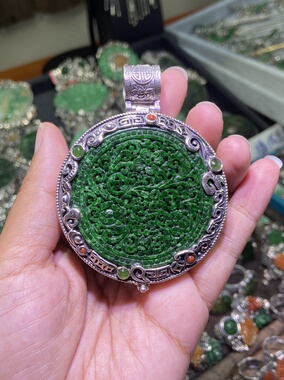 嘎乌盒镶嵌吊坠