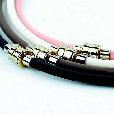 남성과 여성을 위한 정통 작은 금바퀴 자기 치료 목걸이 티타늄 목걸이 경추 건강 관리 목걸이 방사선 피로 방지 정전기 방지