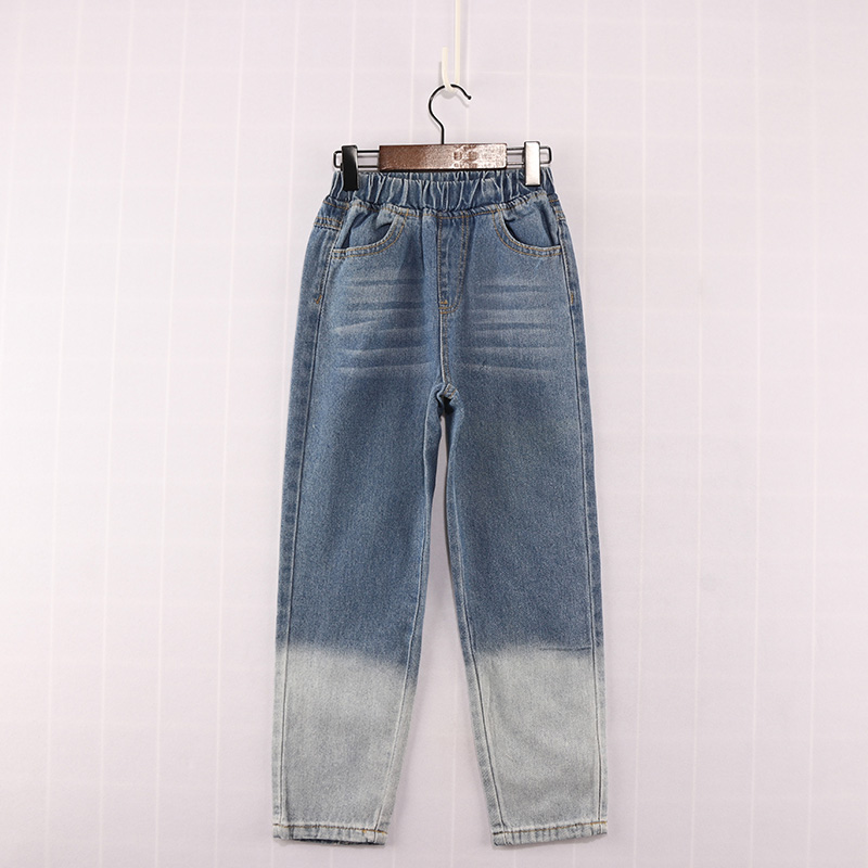 男童蓝至浅蓝渐变百搭牛仔裤