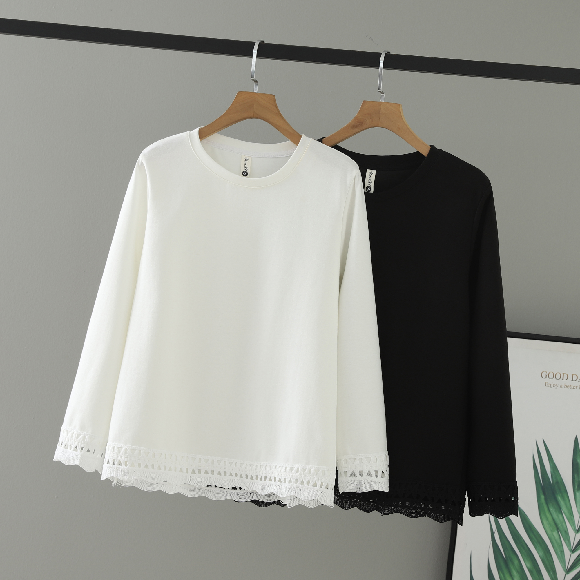 圆领纯色长袖女T恤花边镂空上衣