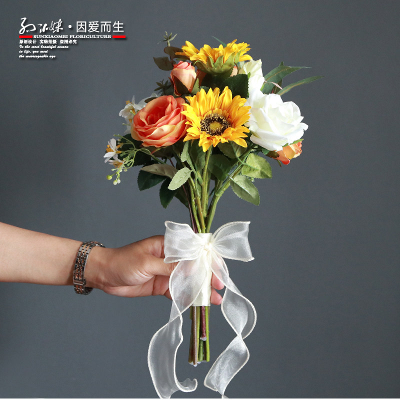 P330韩式向日葵玫瑰领证手捧花黄橙色系橘色手捧花束仿真太阳花_虎窝淘