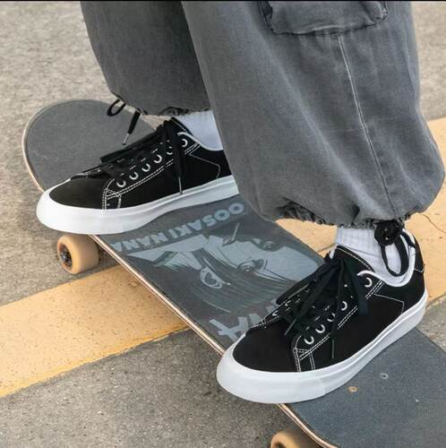 极路客简约休闲情侣低帮板鞋