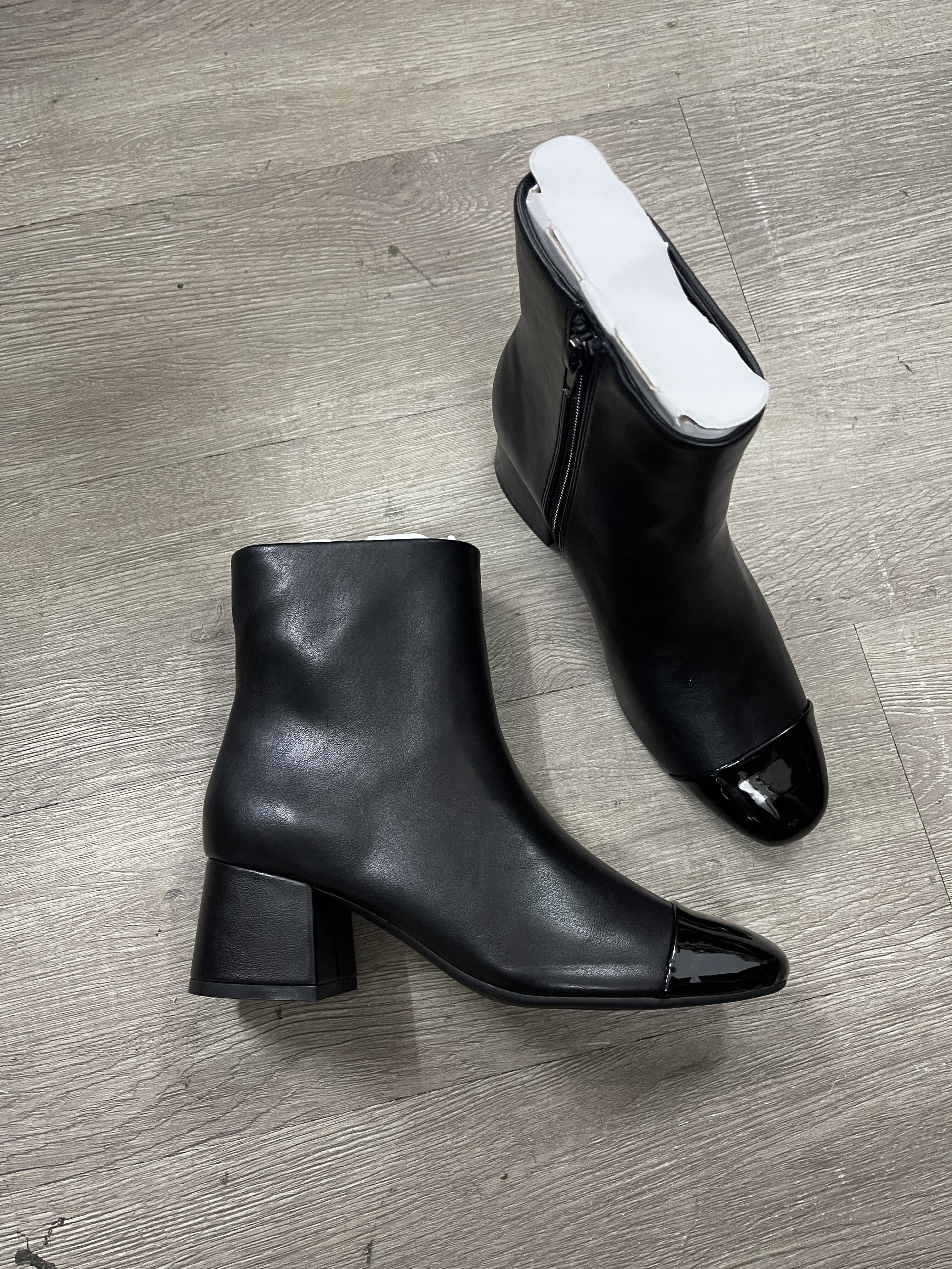 双十一特价清仓外贸原单拼漆皮粗跟女短靴大码靴