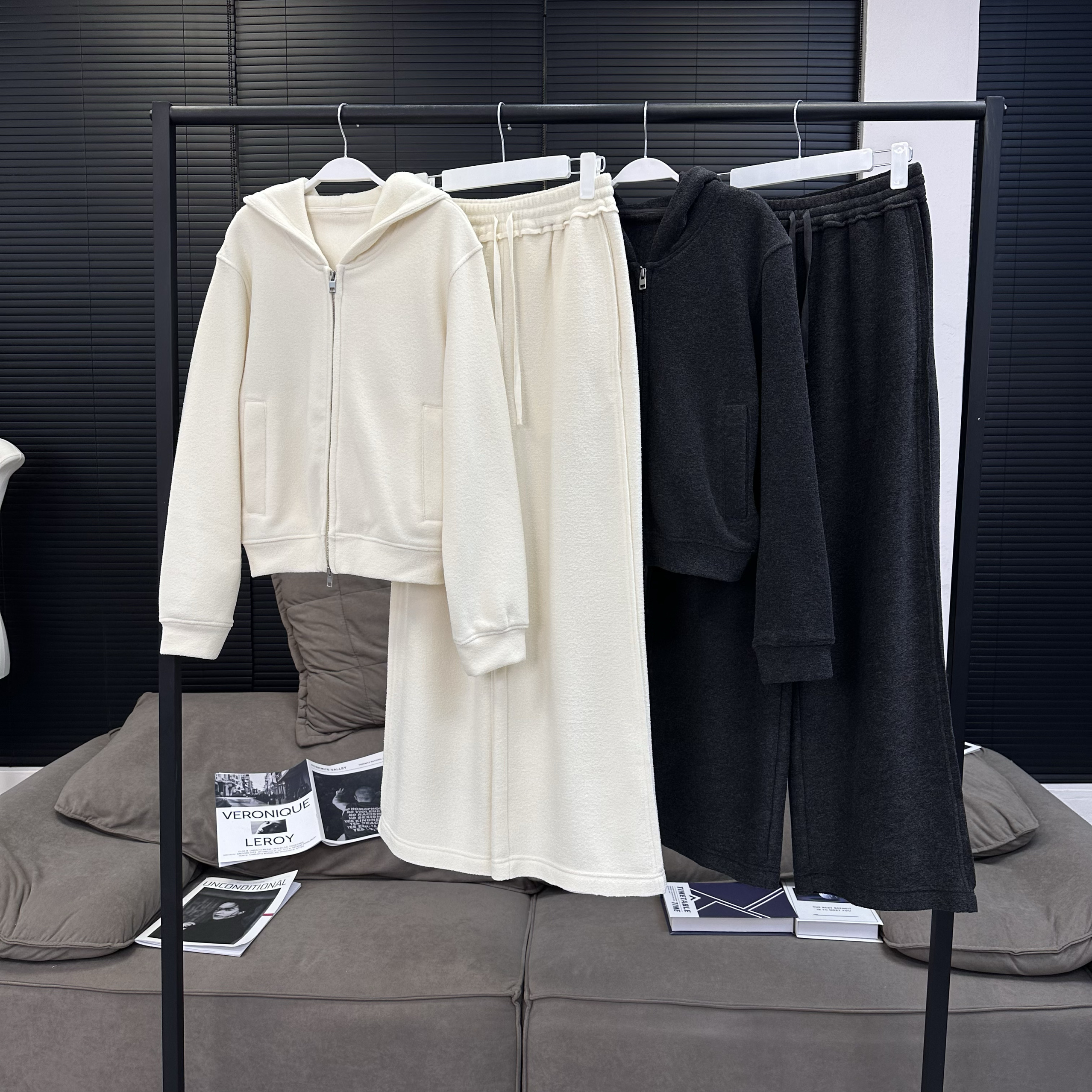 13奶呼呼 浮雕肌理感短款加绒拉链连帽卫衣/阔腿休闲卫裤套装