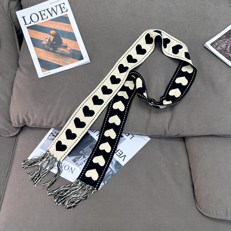 出货中章章 华伦天*巴黎限定双色双面提花爱心围巾