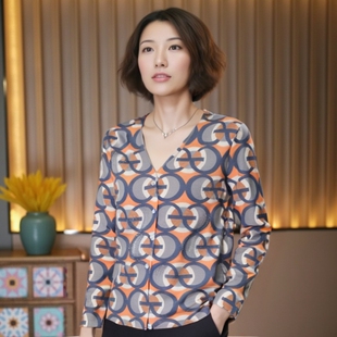 古嘉子2026春季女装V领长袖印花烫钻针织开衫上衣天丝羊毛衫22127