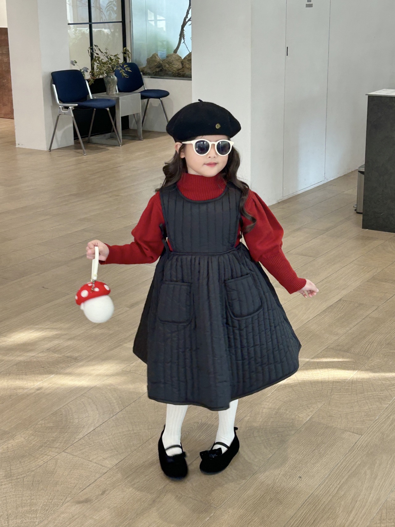 小女孩新年战袍洋气加厚设计师款公主裙无袖绗棉背心裙红毛衣年服