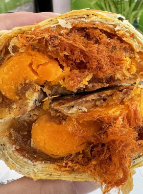 肉松凤梨咸蛋黄酥高端糕点
