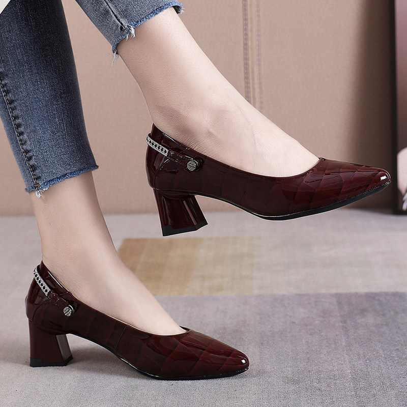 漆皮女鞋高跟女士皮鞋2025春夏季软底浅口鞋子单鞋酒红正装工作鞋