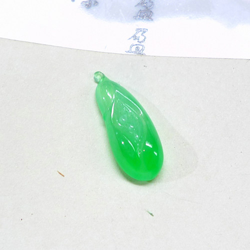 缅甸A货翡翠冰种阳绿兰花吊坠