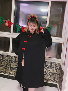 300斤喜庆过年新中式国风盘扣连帽卫衣裙加绒hello胖妞特大码女装